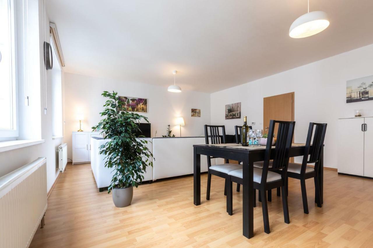 Spacious Apartment In The Old Town Of Bratislava Exterior photo